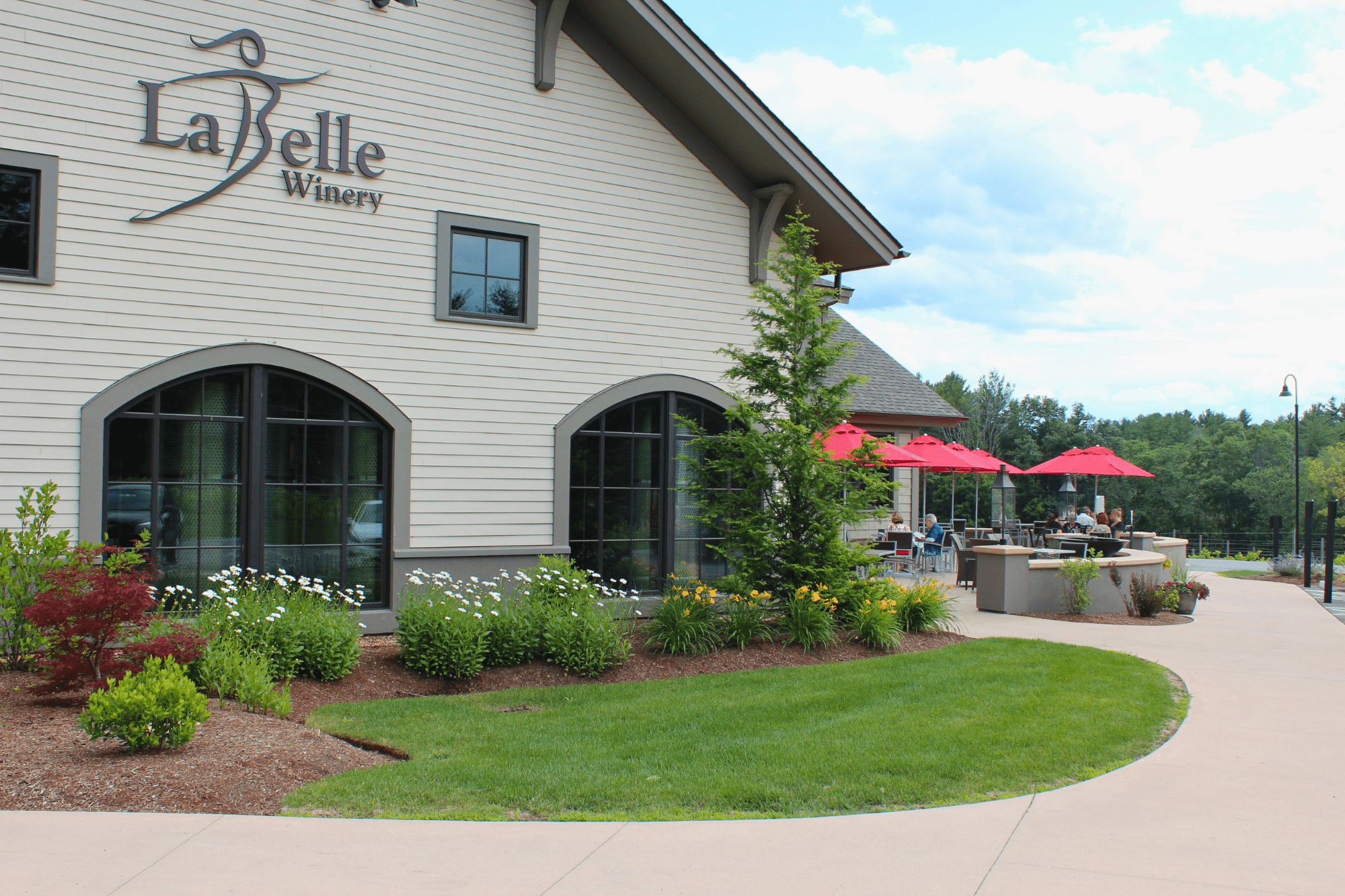 outdoor seating at the bistro at labelle winery