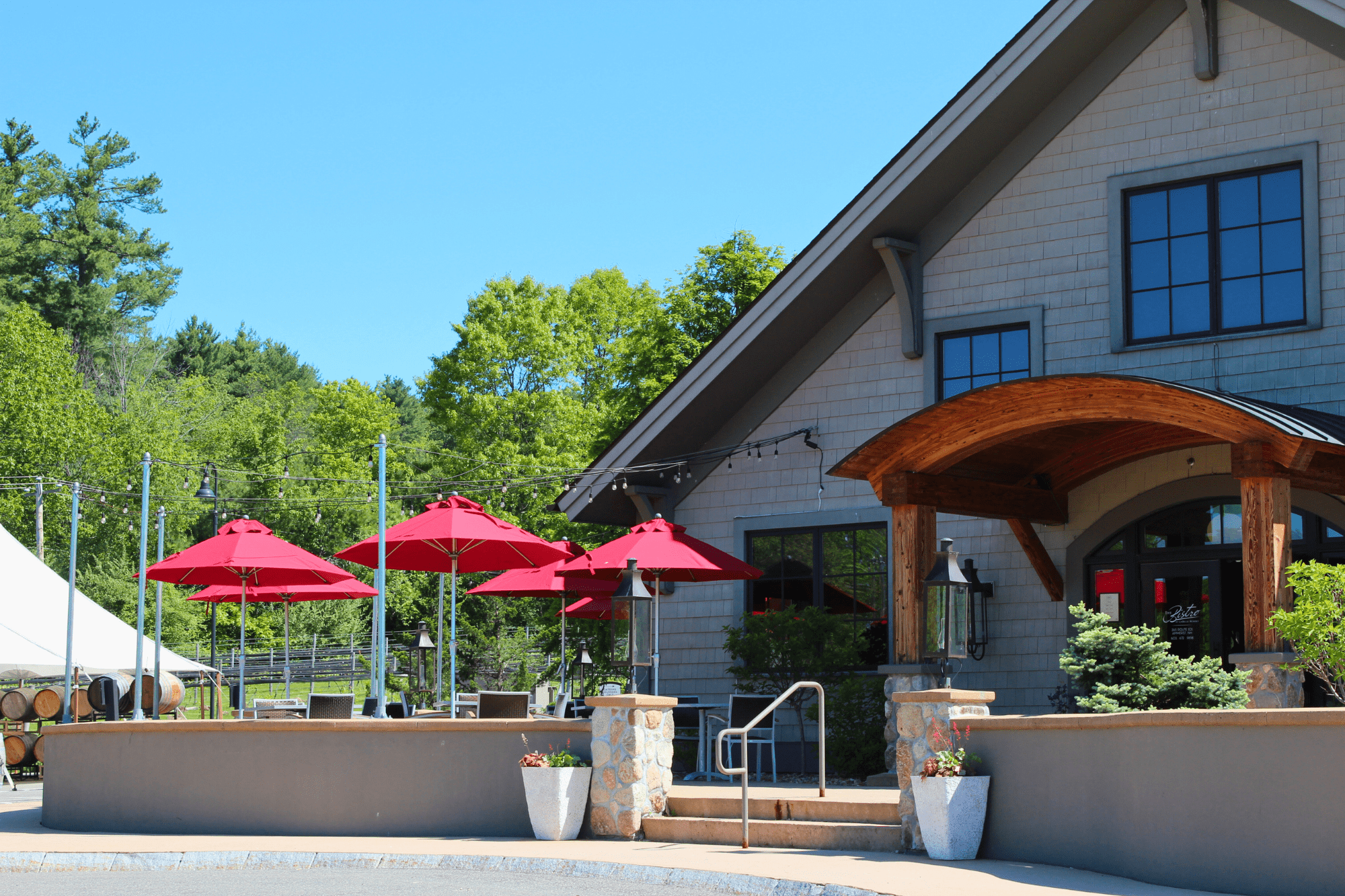 outdoor seating at the bistro labelle winery (2)
