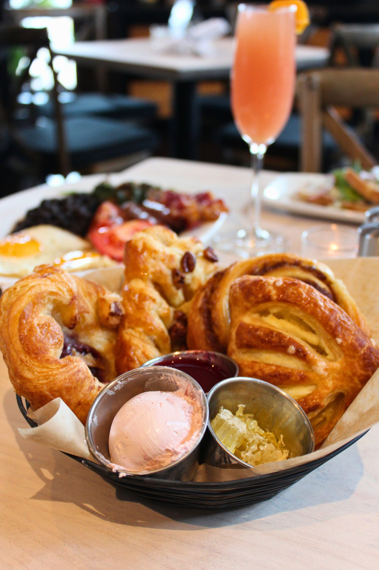 bistro set up easter labelle winery amherst (2)